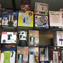 Eléctrica Ramblas cajas con productos tecnológicos